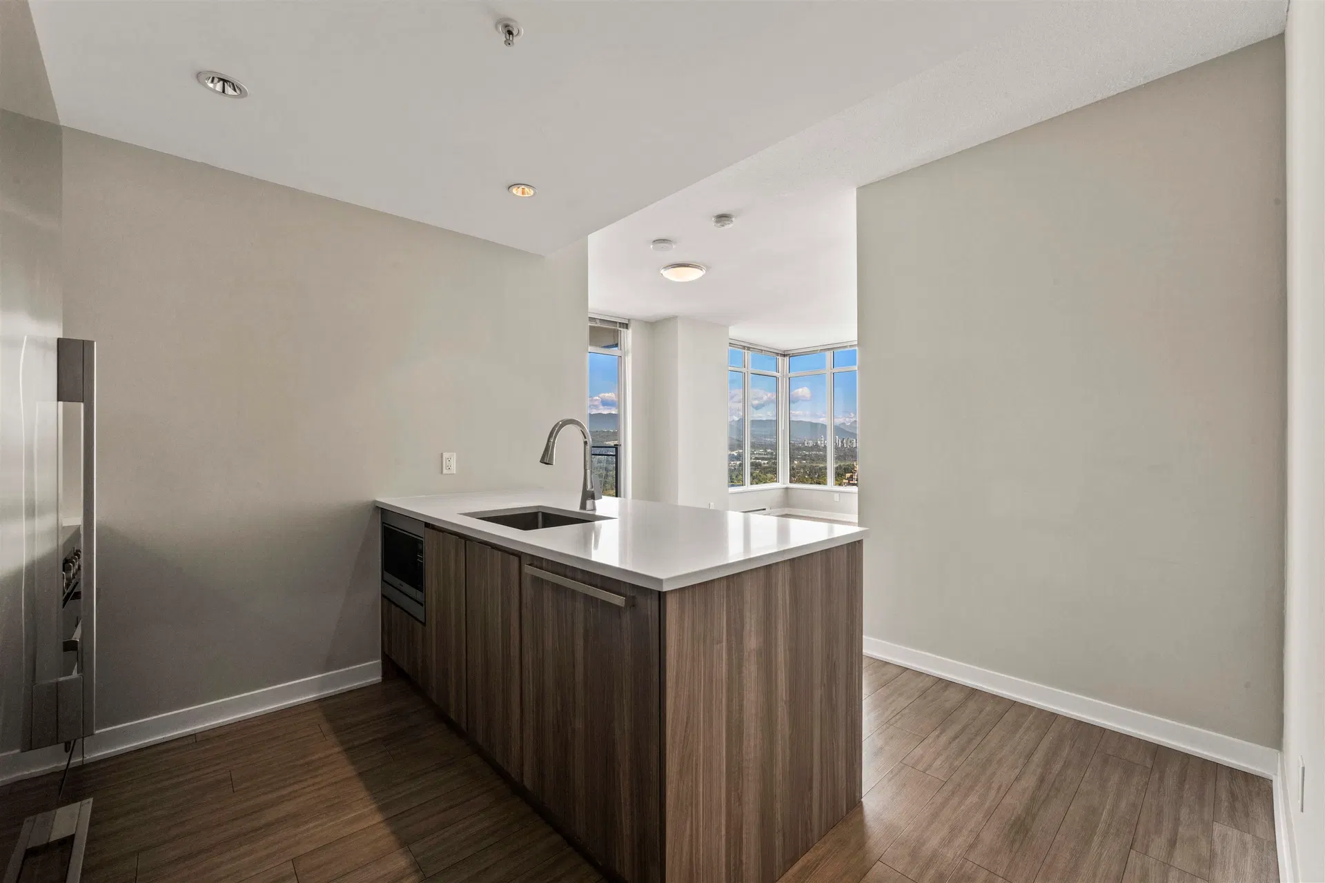 Photo 5 of 40 at #3705 – 4900 Lennox Lane