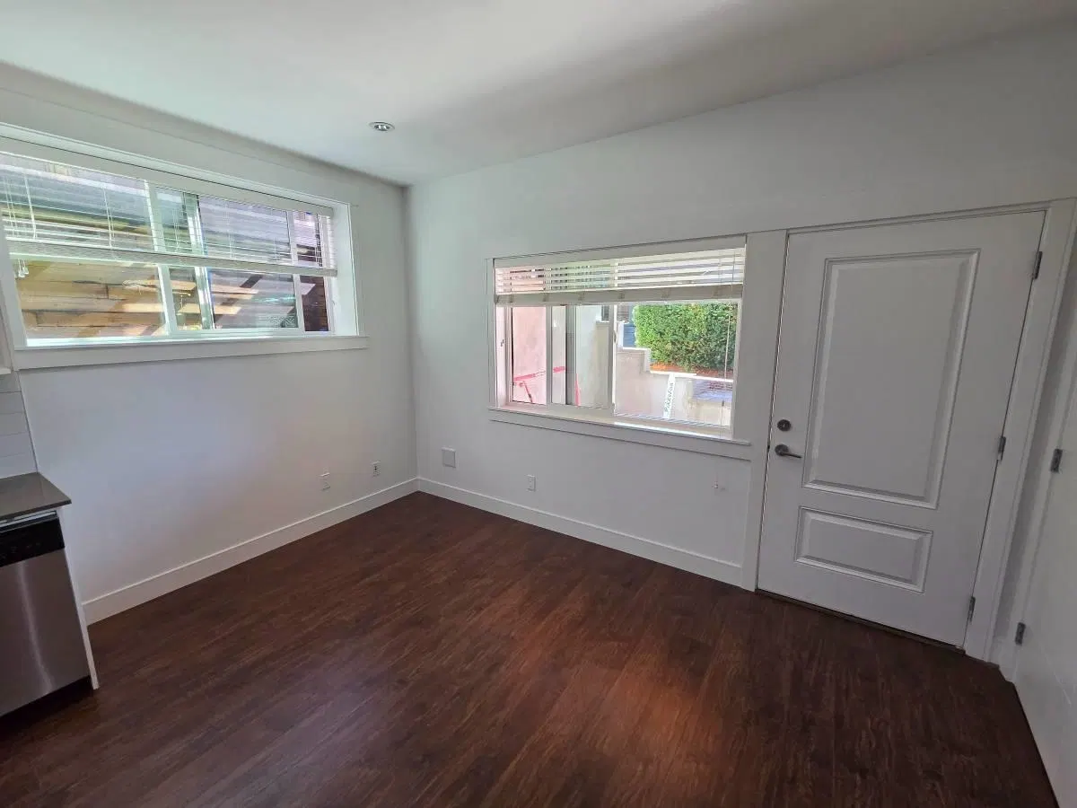 Photo 3 of 10 at Lower – 726 Delestre Avenue