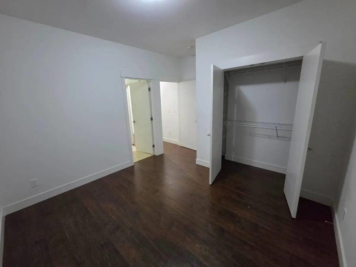 Photo 5 of 10 at Lower – 726 Delestre Avenue