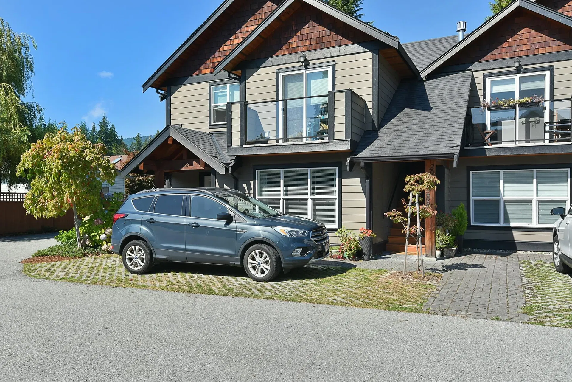 #208 – 518 Shaw Road