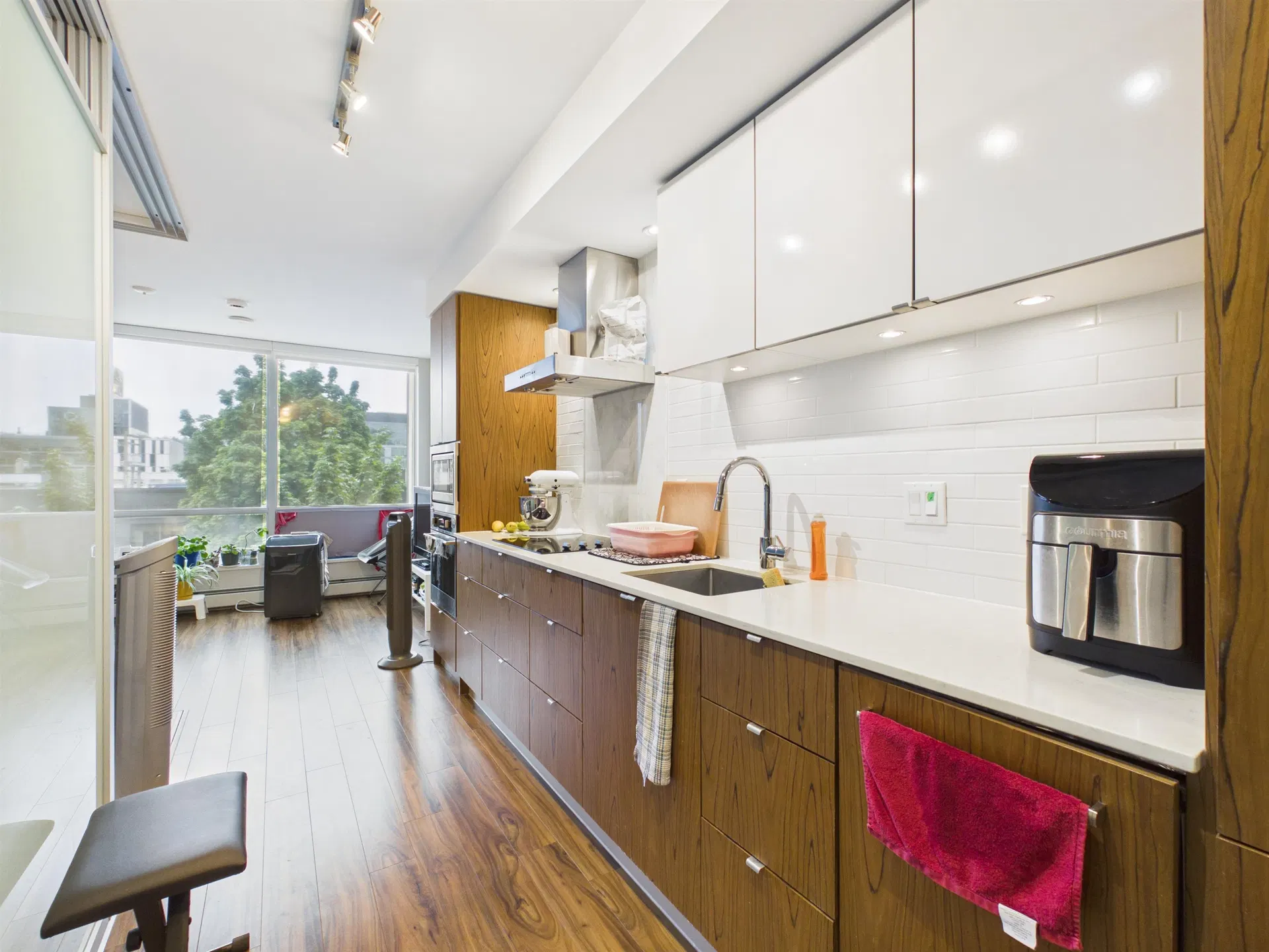 Photo 3 of 13 at #308 – 159 W 2nd Avenue