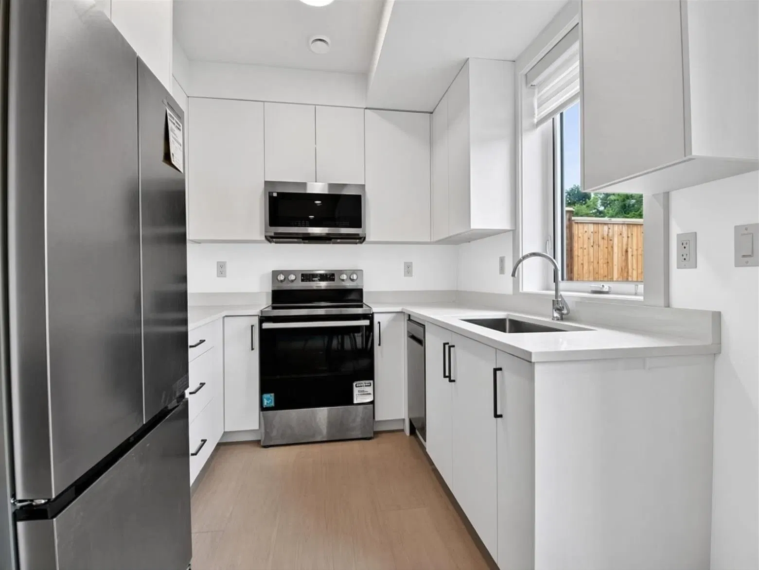 Photo 3 of 10 at #2 – 2254 E 24th Avenue