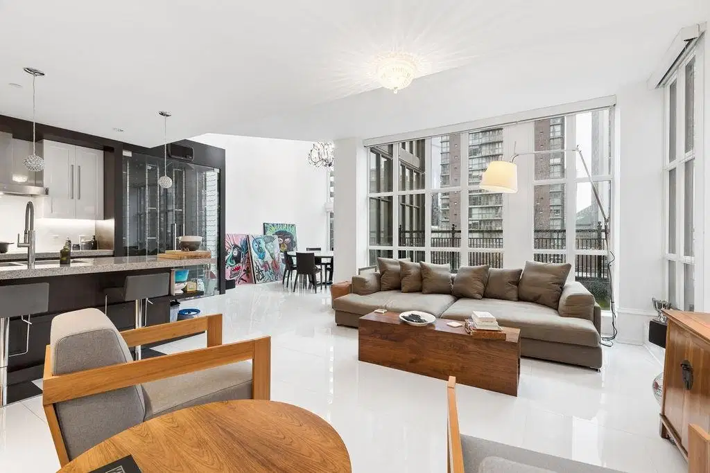 PH2 – 1102 Hornby Street