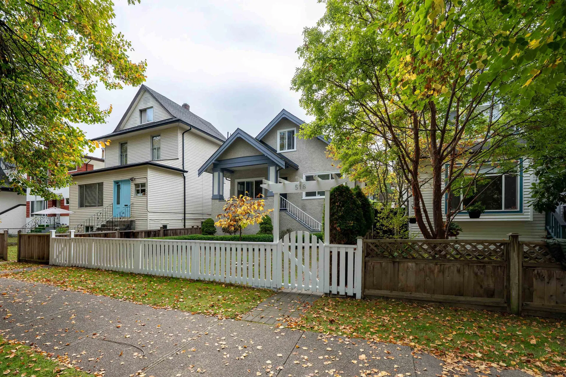 Photo 2 of 37 at 518 E 11th Avenue
