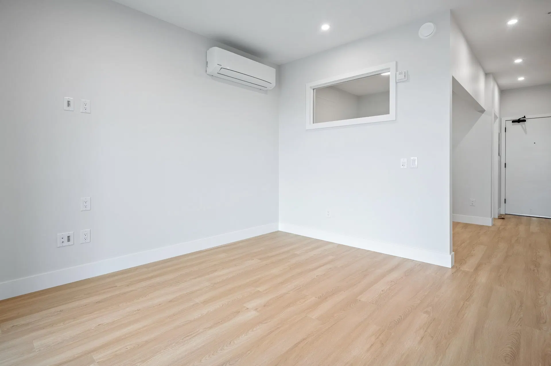 Photo 5 of 12 at #208 – 34385 Gladys Avenue