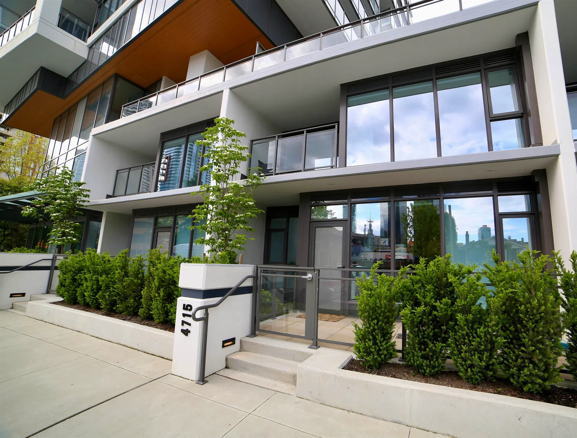 #4715 – 4711 Hazel Street