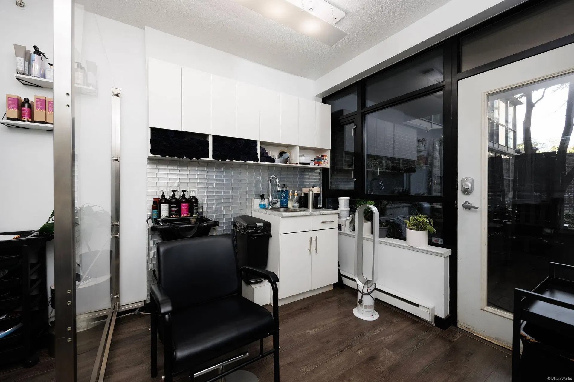 Photo 4 of 21 at 1082 Hornby Street