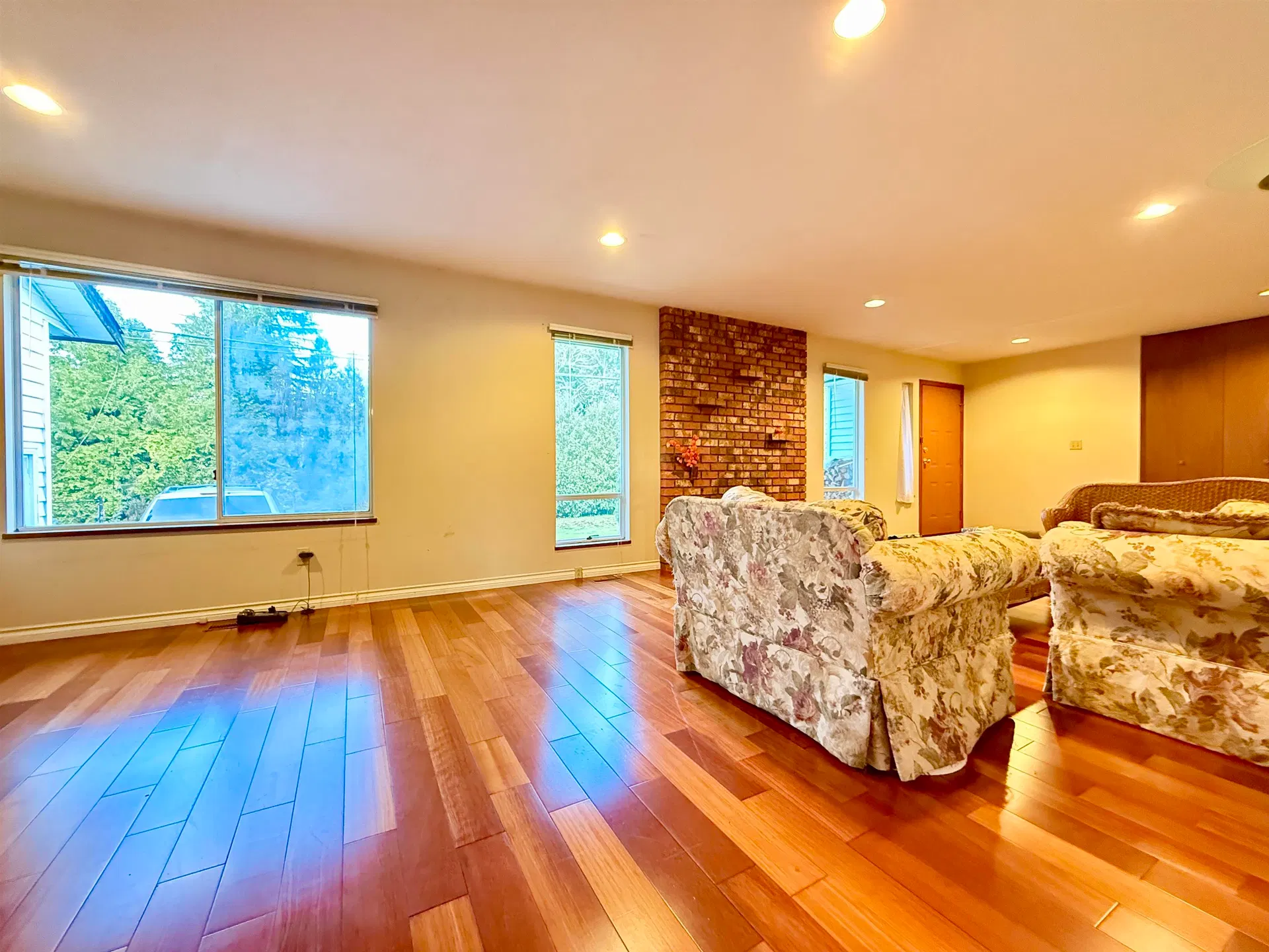 Photo 5 of 20 at 18572 76 Avenue