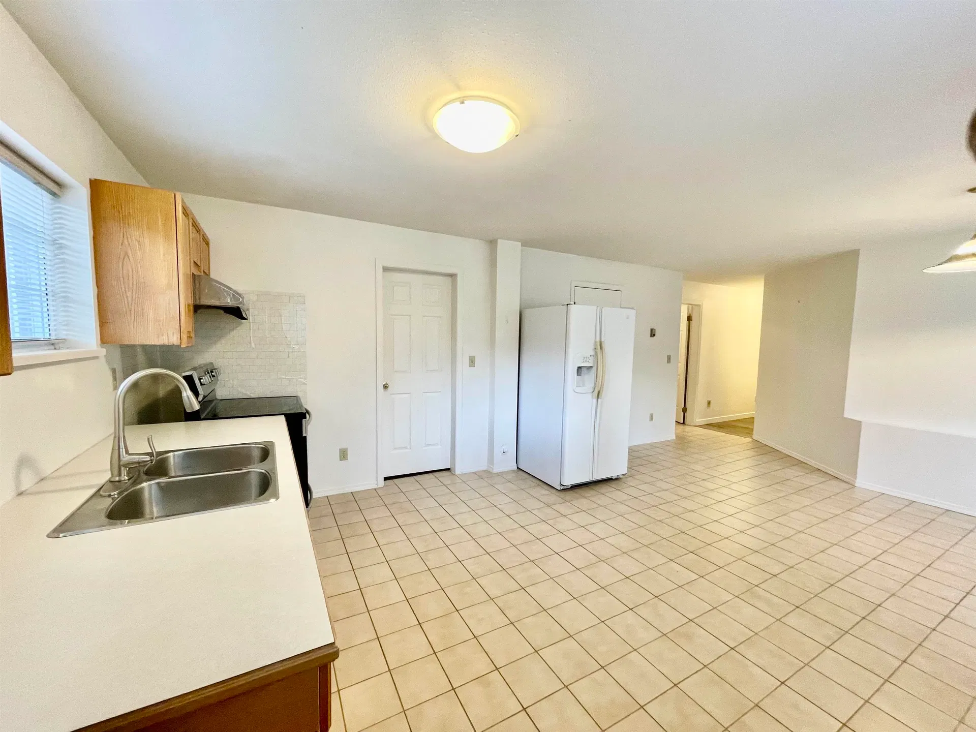 Photo 4 of 15 at lower level – 1073x Walnut Close