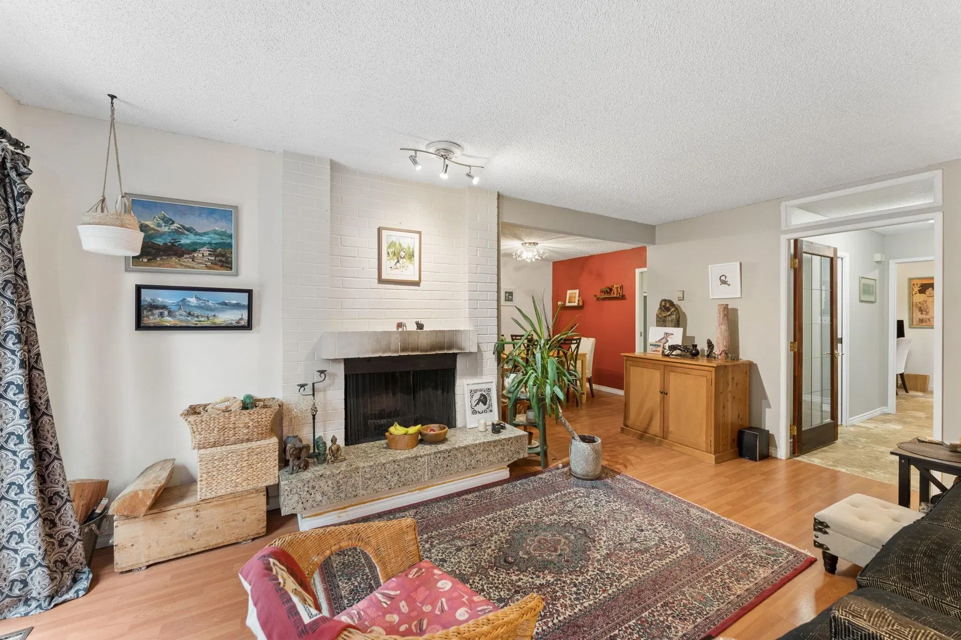 Photo 4 of 29 at 834 Hendecourt Road