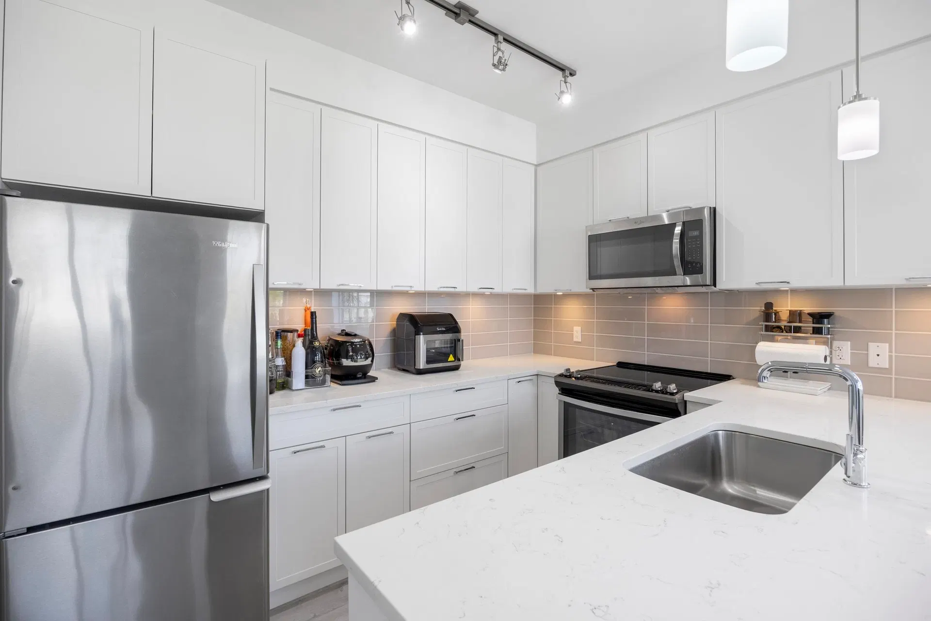 Photo 1 of 28 at #417 – 828 Gauthier Avenue