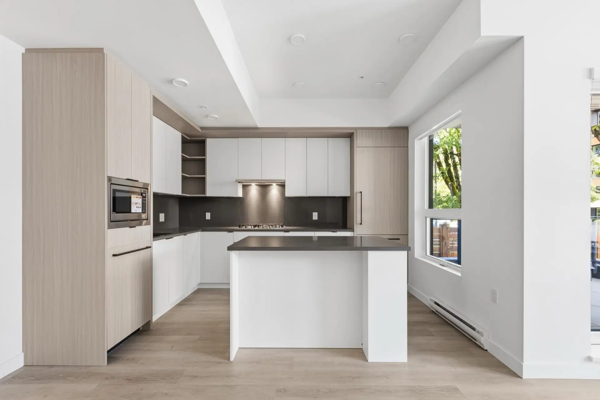 #102 – 2268 Broadway
