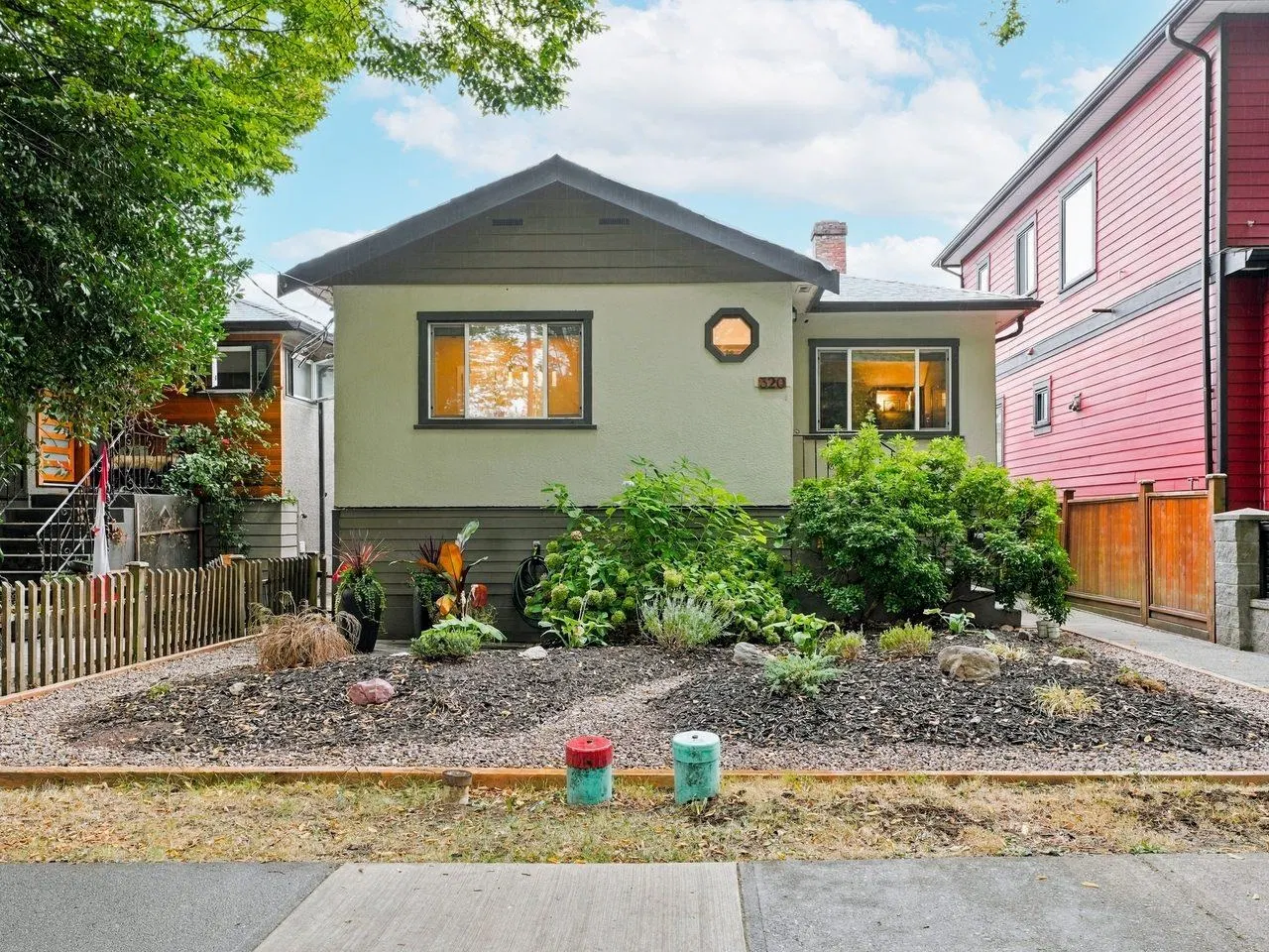 Photo 1 of 35 at 320 E 32nd Avenue