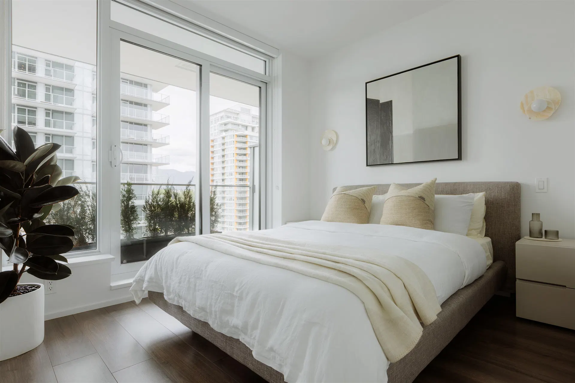 Photo 5 of 12 at #1402 – 3888 Evergreen Place