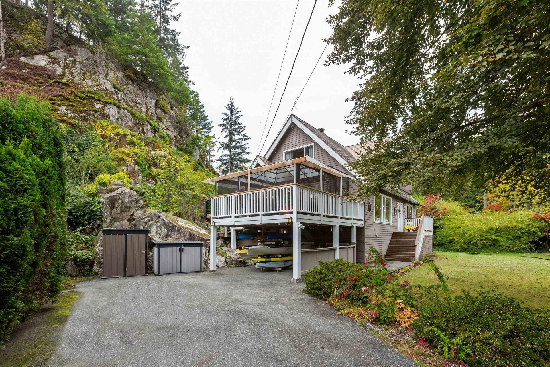 Photo 3 of 40 at 5607 Eagle Harbour Road