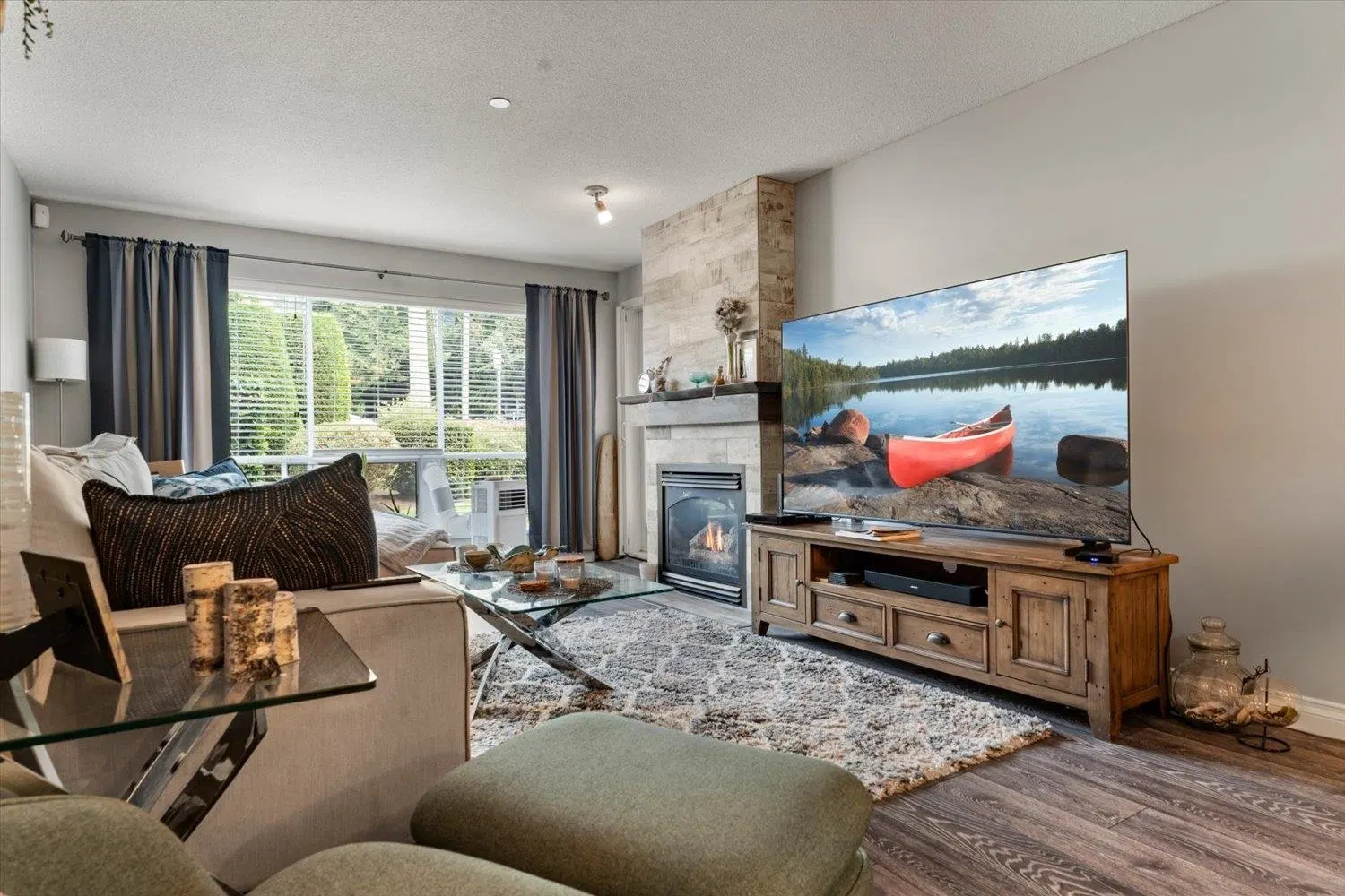 Photo 2 of 33 at #102 – 33280 E Bourquin Crescent