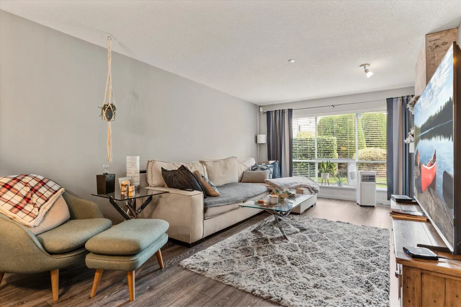Photo 3 of 33 at #102 – 33280 E Bourquin Crescent