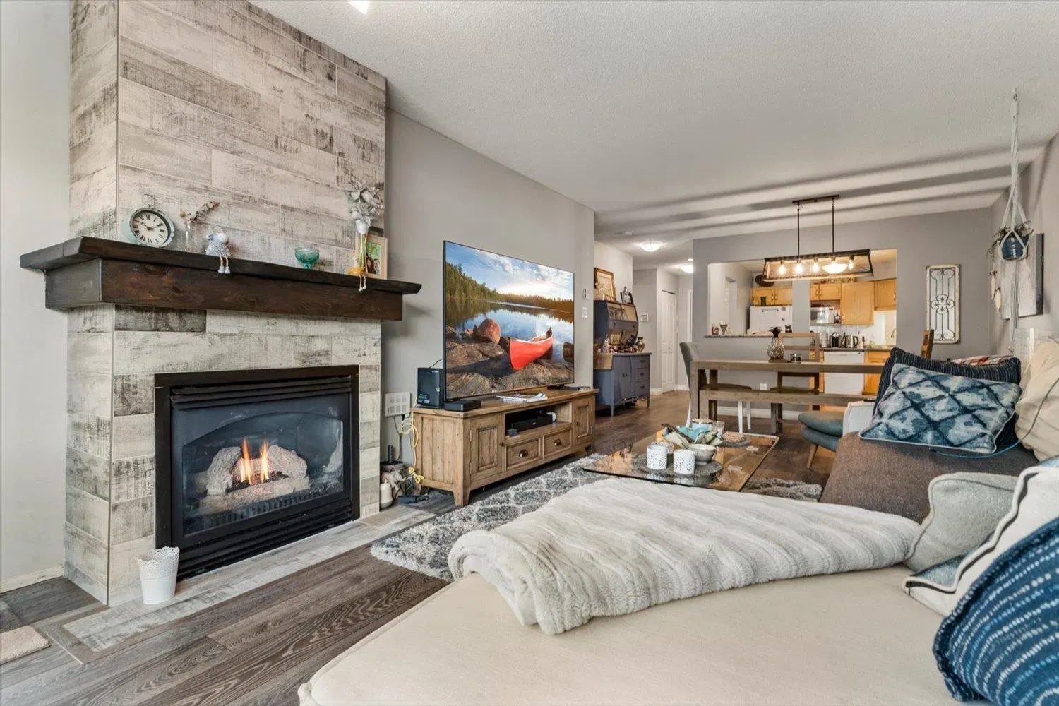 Photo 4 of 33 at #102 – 33280 E Bourquin Crescent