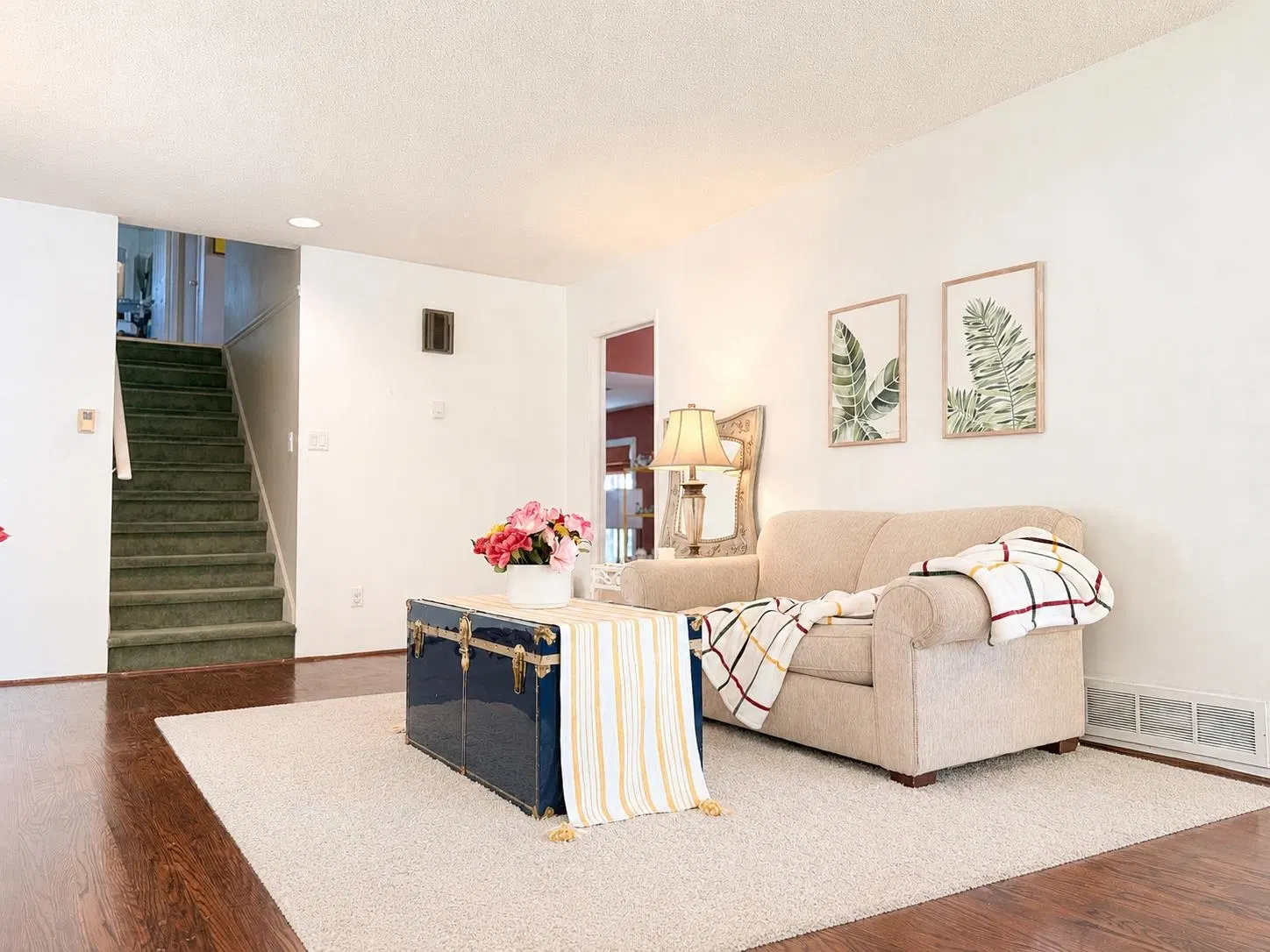 Photo 4 of 28 at 9560 Glendower Drive
