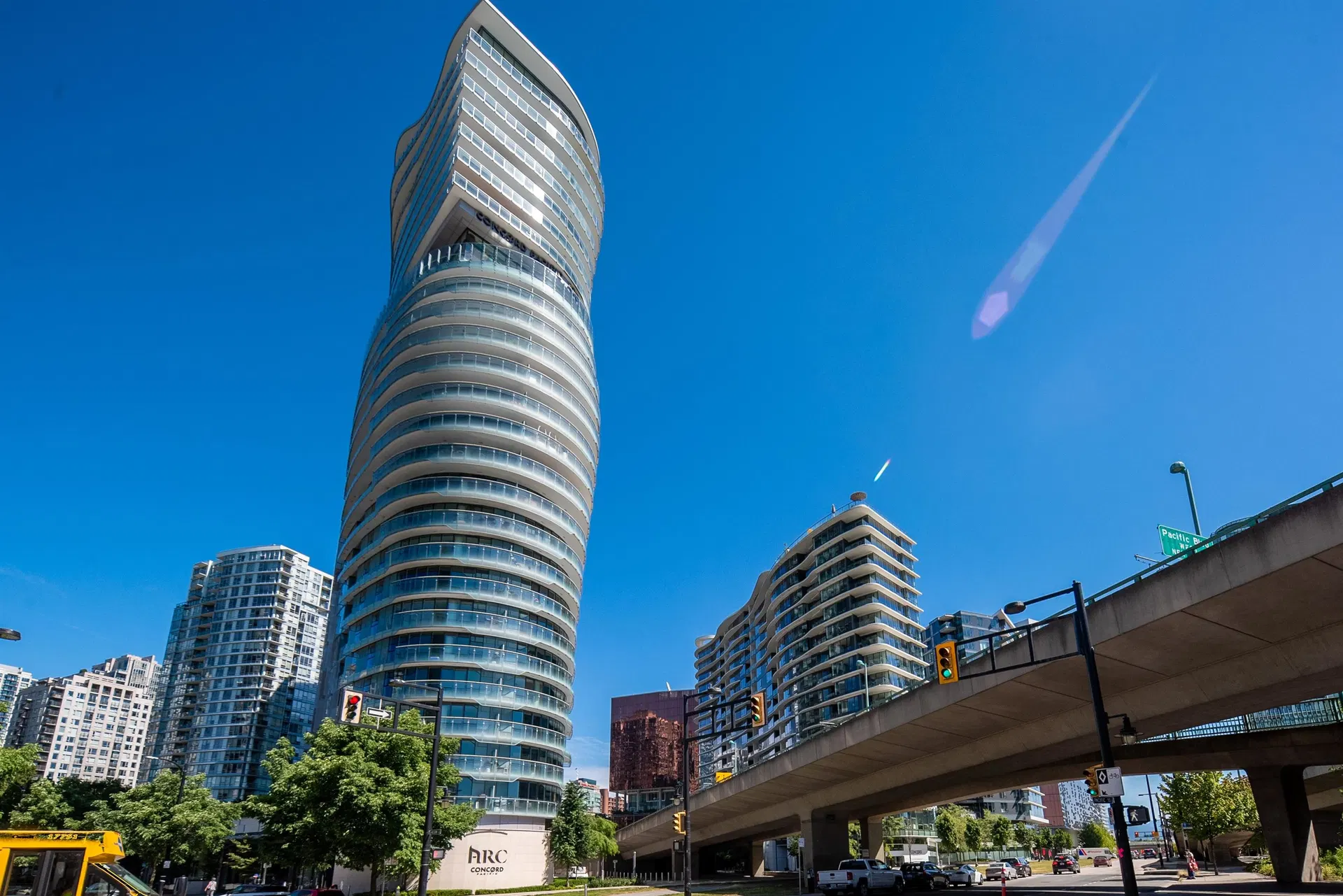 #2001 – 89 Nelson Street