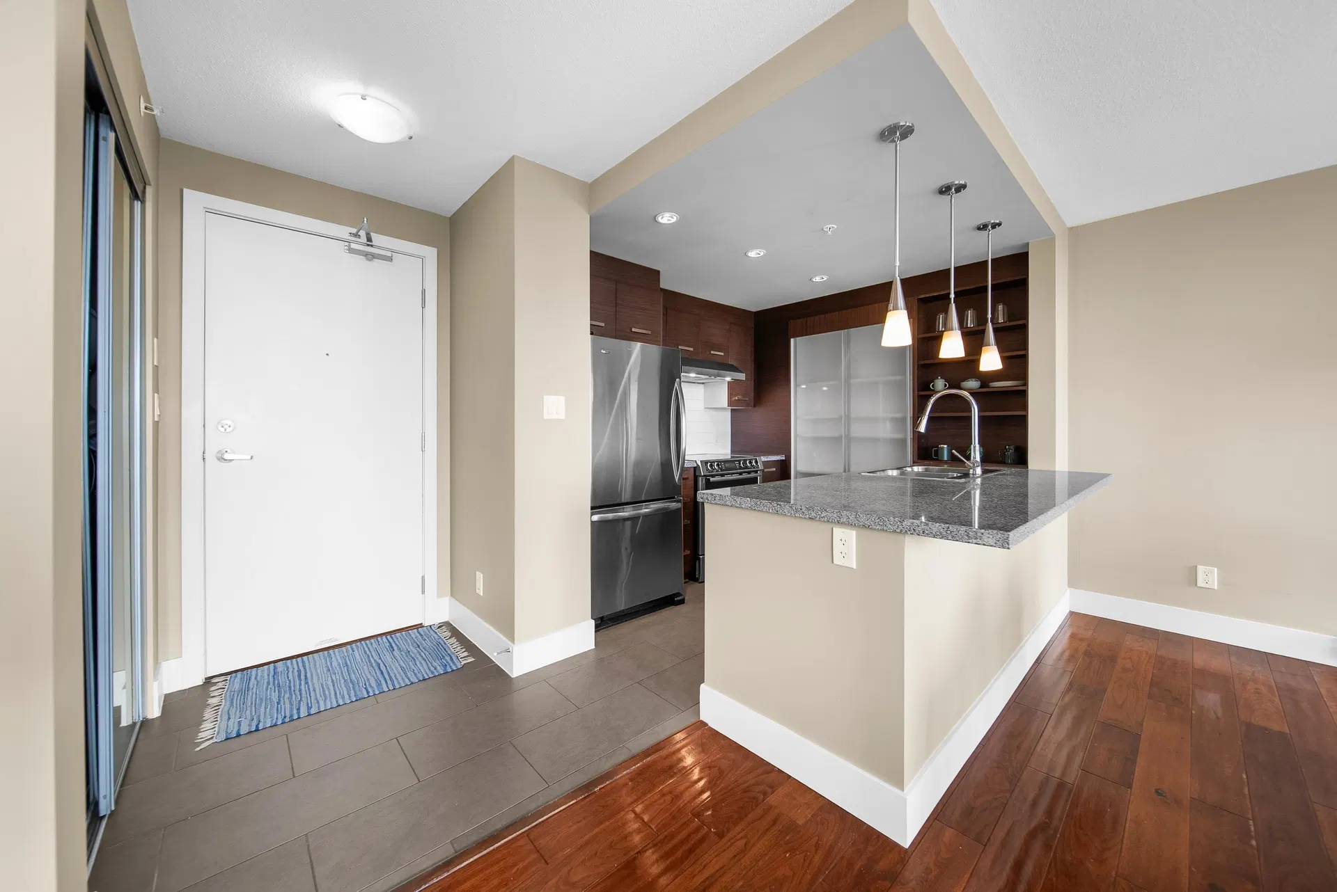 Photo 4 of 22 at #805 – 2959 Glen Drive