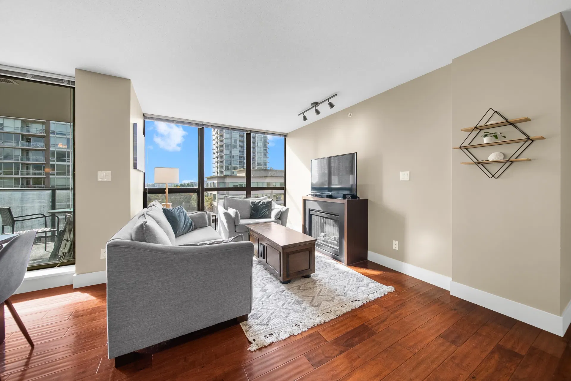 Photo 5 of 22 at #805 – 2959 Glen Drive
