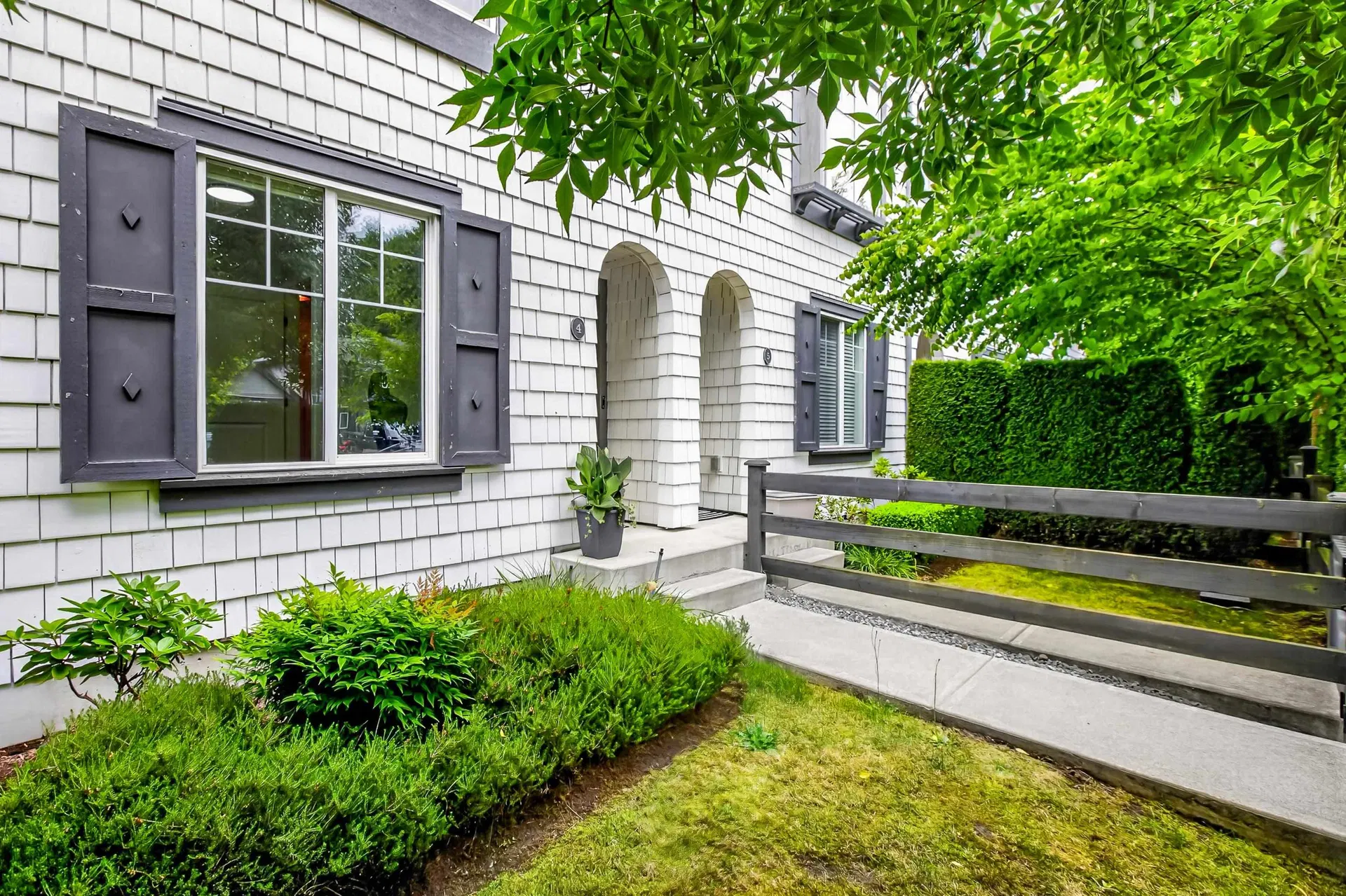 Photo 2 of 38 at #4 – 16357 15 Avenue