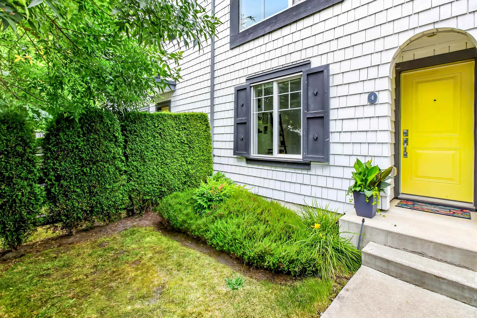 Photo 3 of 38 at #4 – 16357 15 Avenue