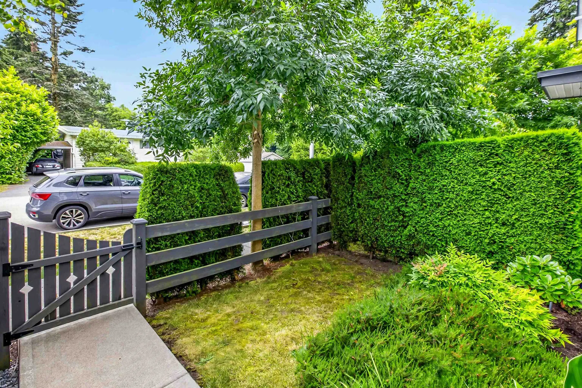 Photo 4 of 38 at #4 – 16357 15 Avenue