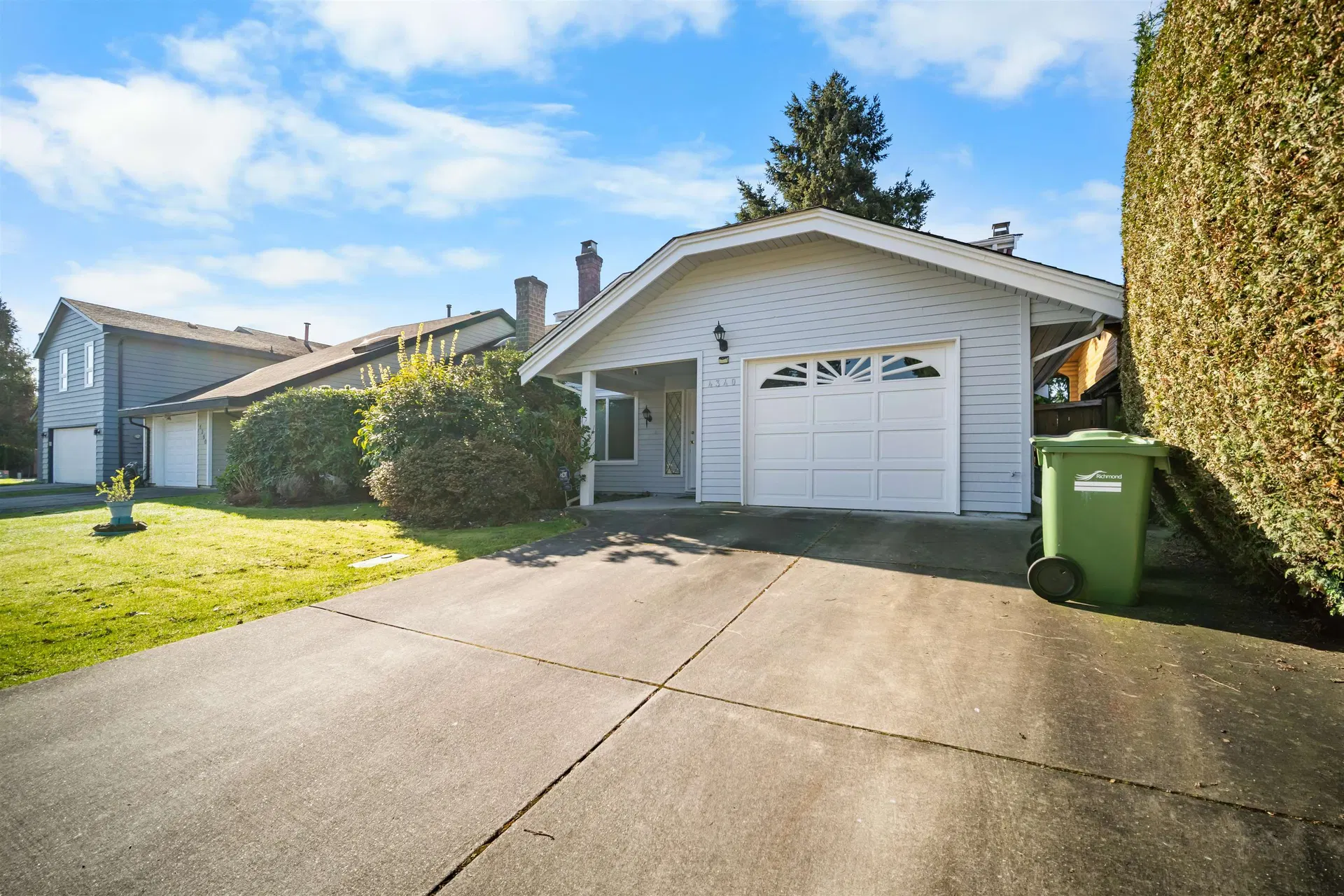 Photo 3 of 30 at 4340 Tiffin Crescent