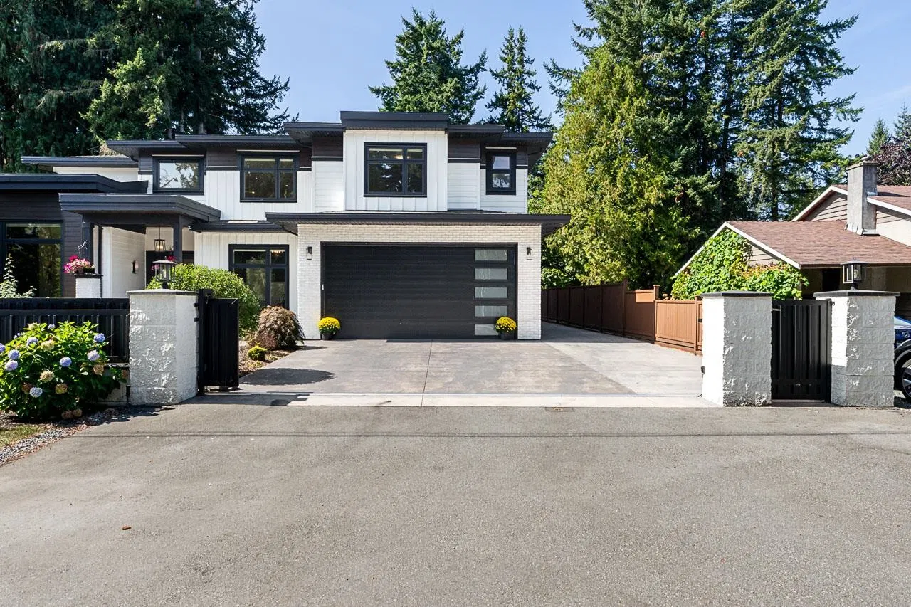 Photo 3 of 40 at 4113 207 Street