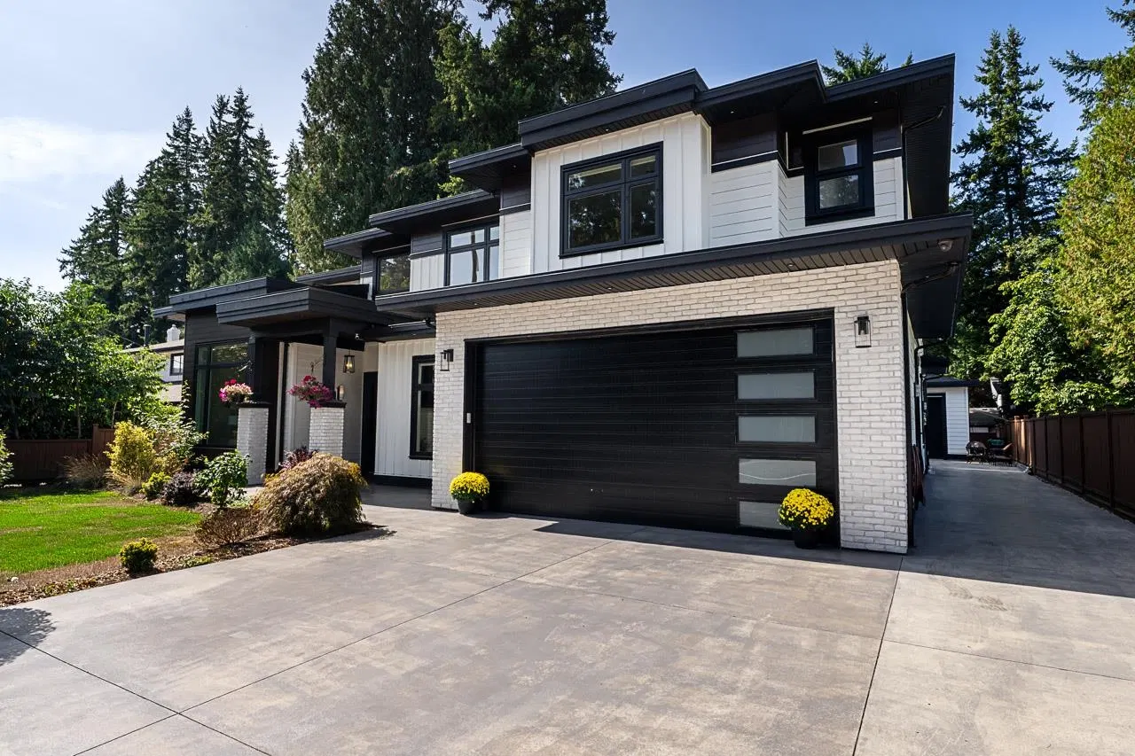 Photo 4 of 40 at 4113 207 Street
