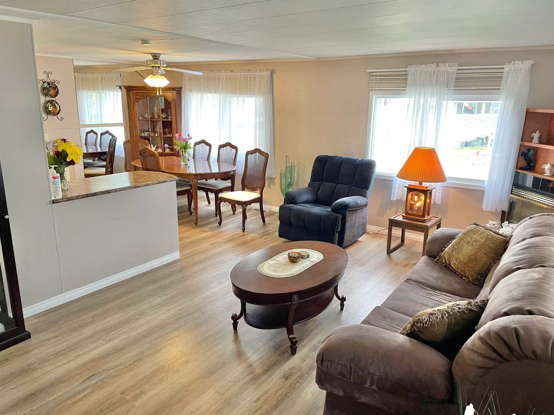 Photo 2 of 11 at #6 – 31313 Livingstone Avenue