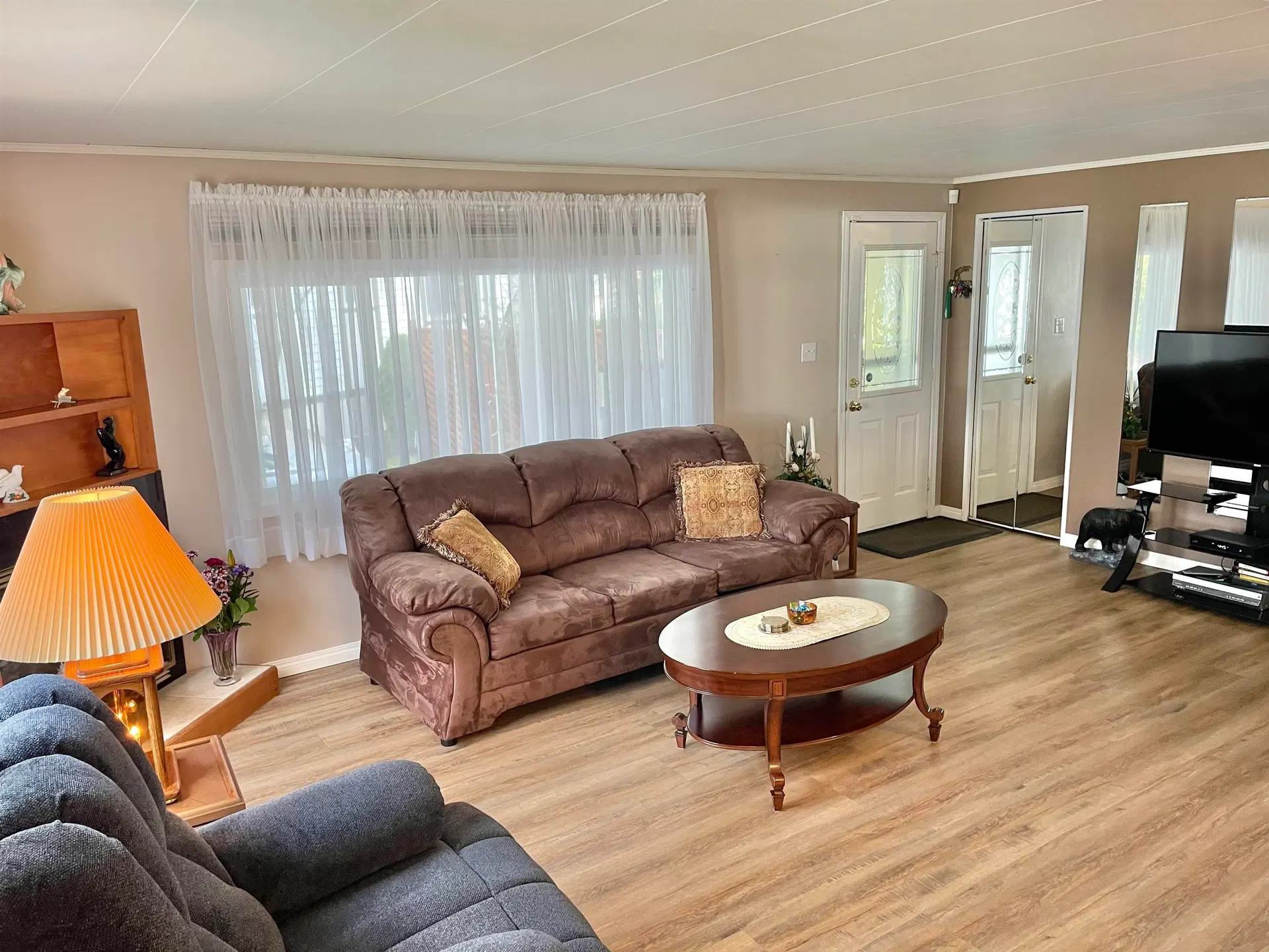 Photo 4 of 11 at #6 – 31313 Livingstone Avenue