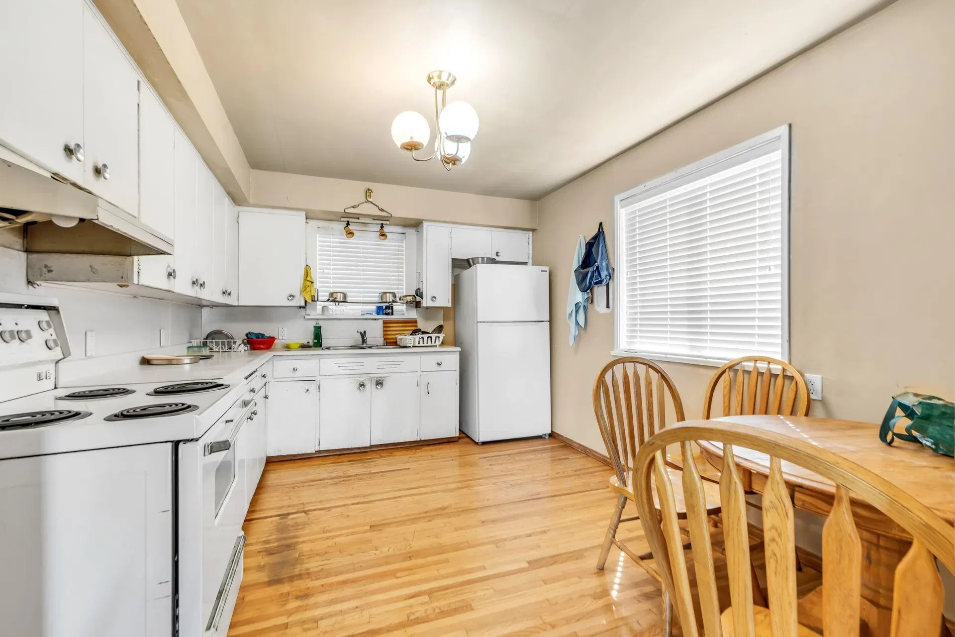 Photo 5 of 18 at 2680 Victoria Street