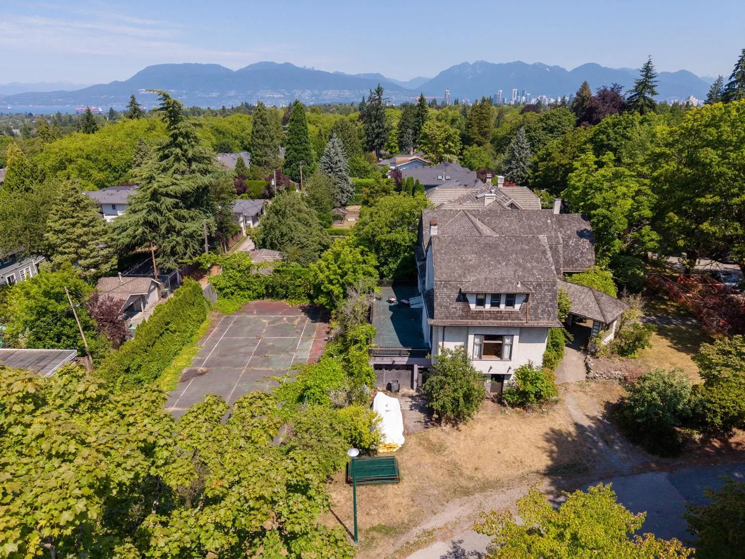 Photo 3 of 9 at 4987 Connaught Drive