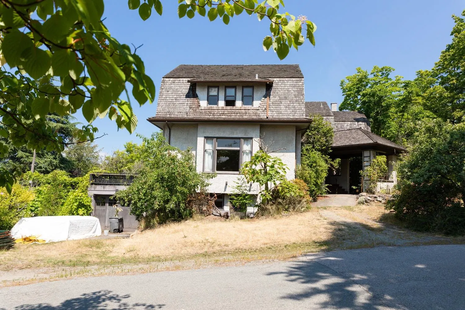 Photo 4 of 9 at 4987 Connaught Drive