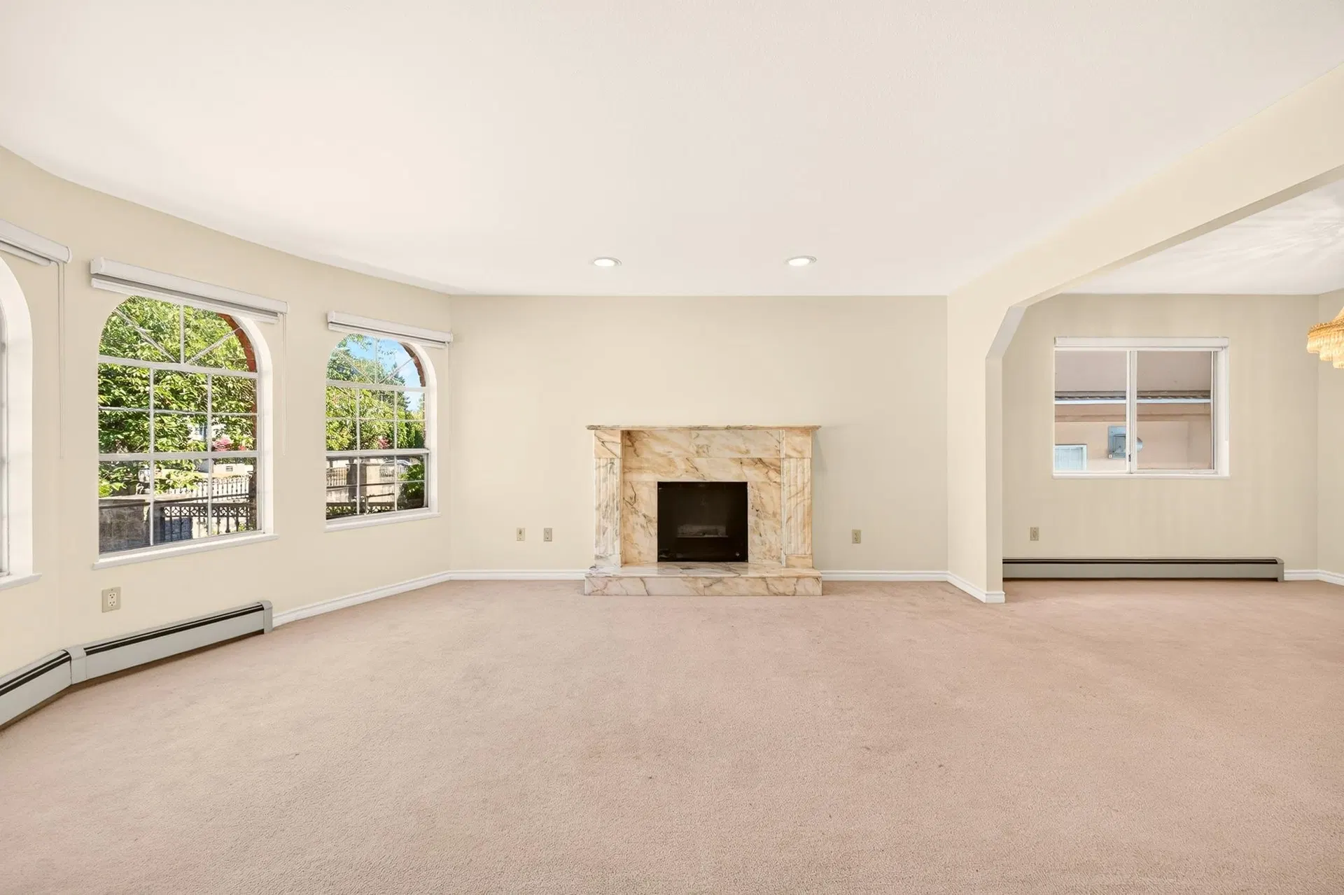 Photo 4 of 21 at 7275 Victoria Drive