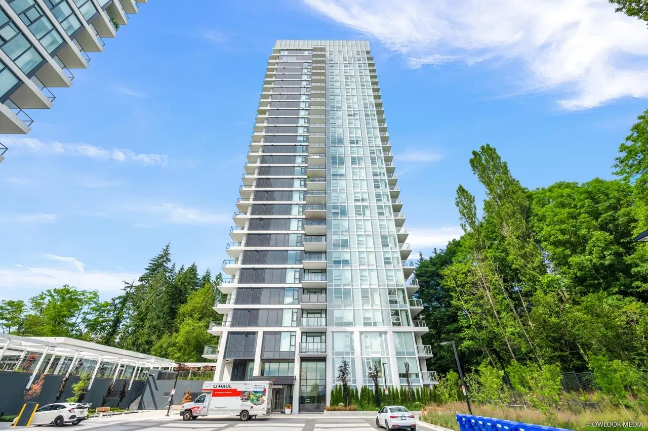 Photo 1 of 30 at #701 – 585 Austin Avenue