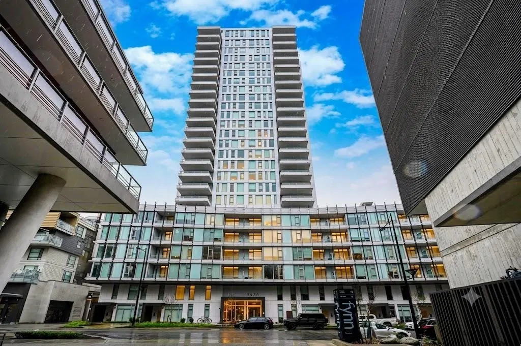 #807 – 3438 Sawmill Crescent