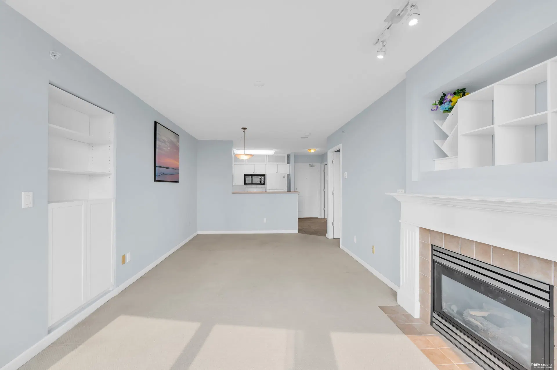 Photo 2 of 38 at #802 – 6611 Southoaks Crescent