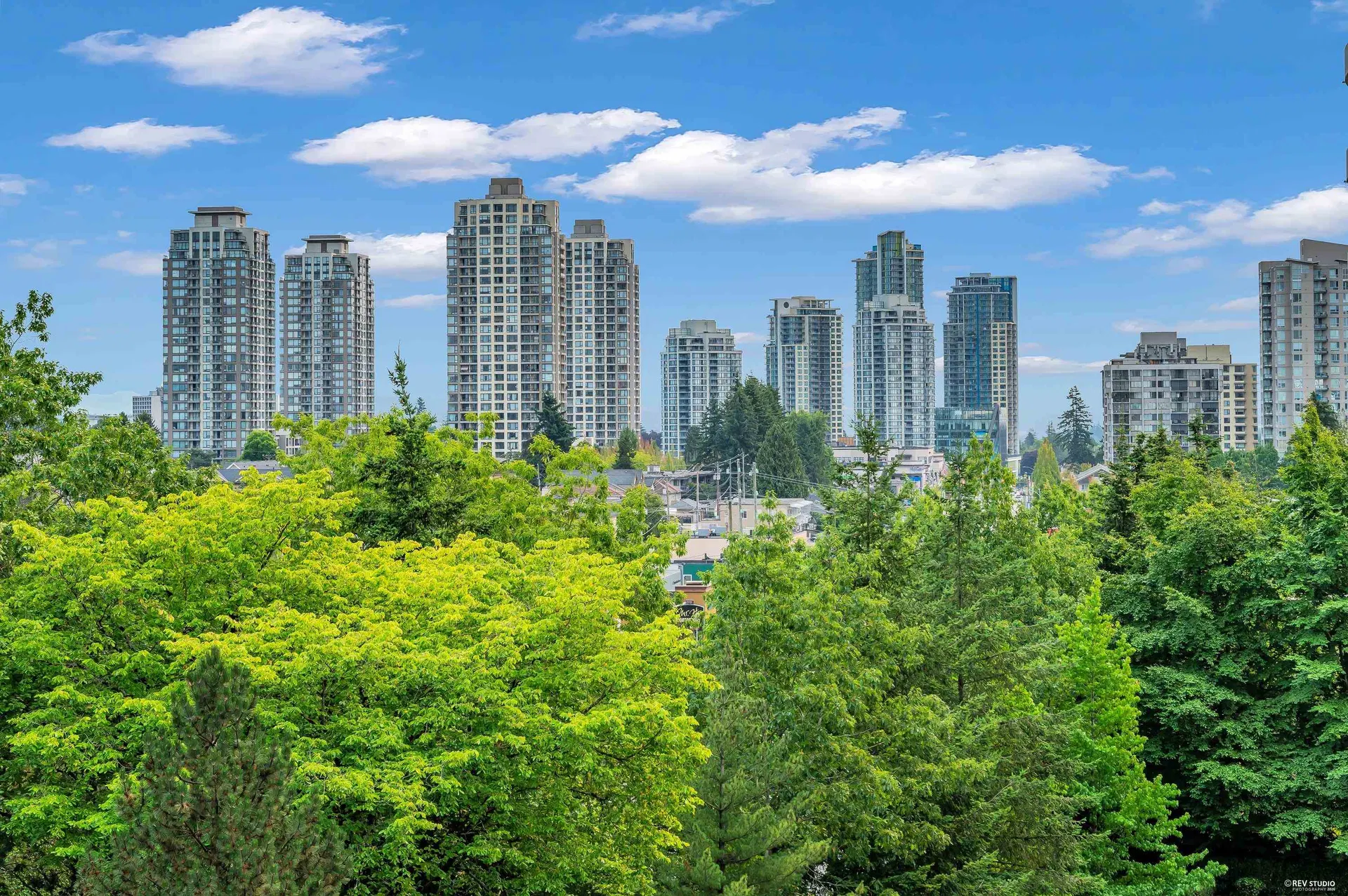 Photo 3 of 38 at #802 – 6611 Southoaks Crescent