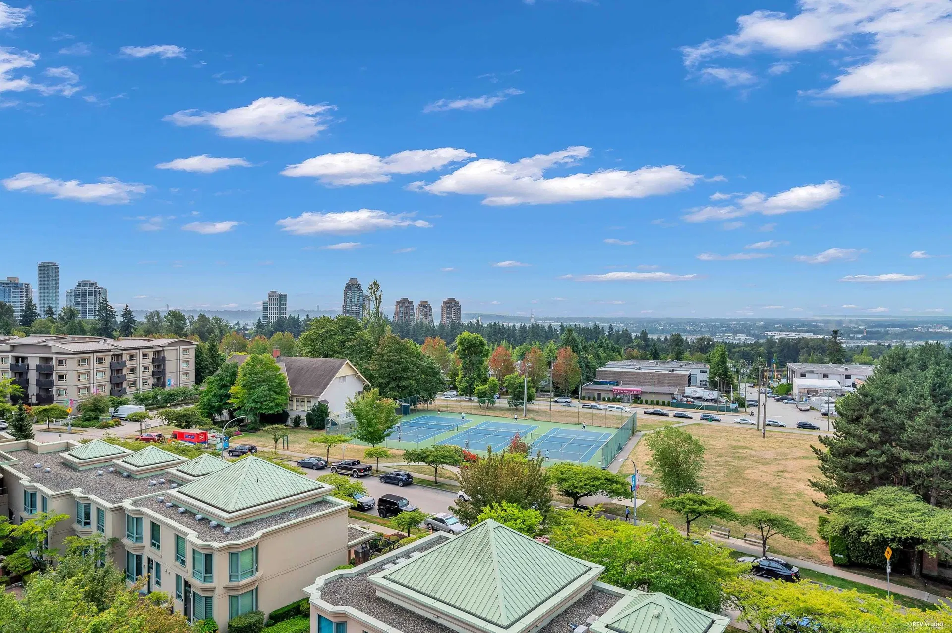 Photo 4 of 38 at #802 – 6611 Southoaks Crescent