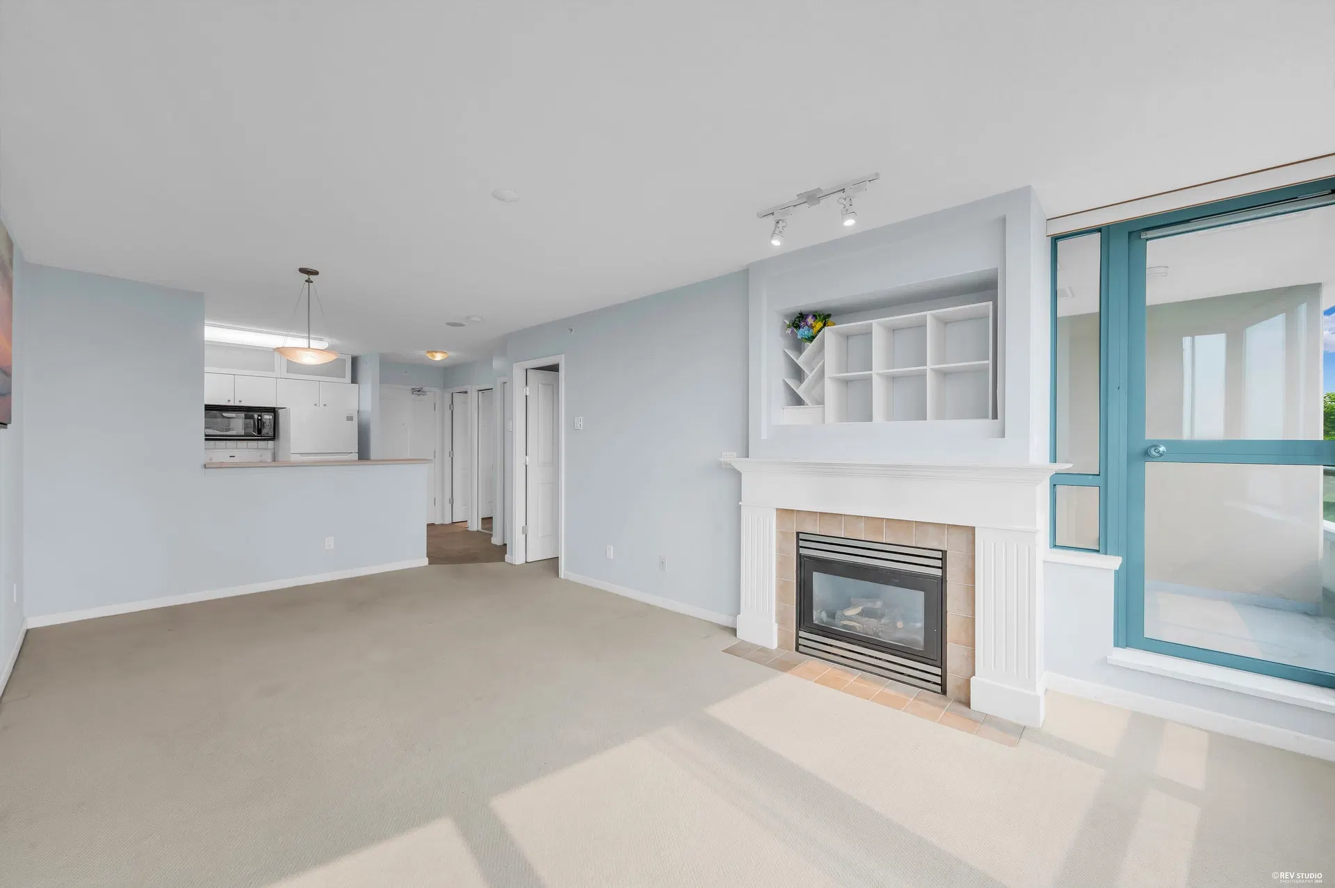Photo 5 of 38 at #802 – 6611 Southoaks Crescent