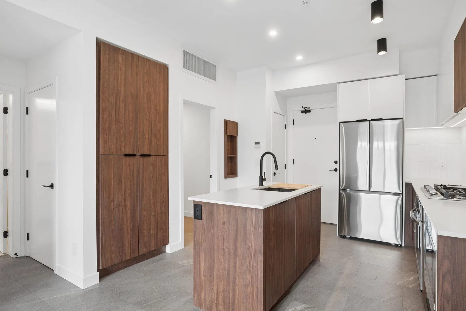 Photo 5 of 23 at #612 – 623 Kemsley Avenue