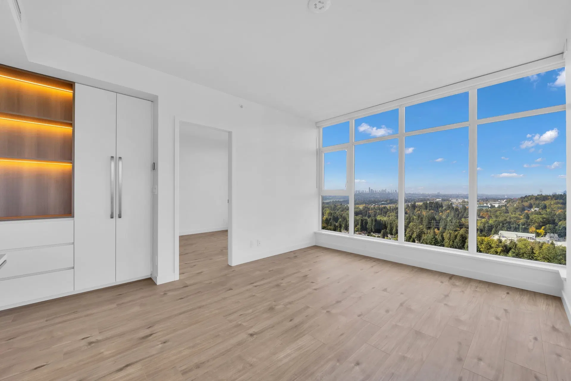 Photo 3 of 40 at #1608 – 720 Farrow Street
