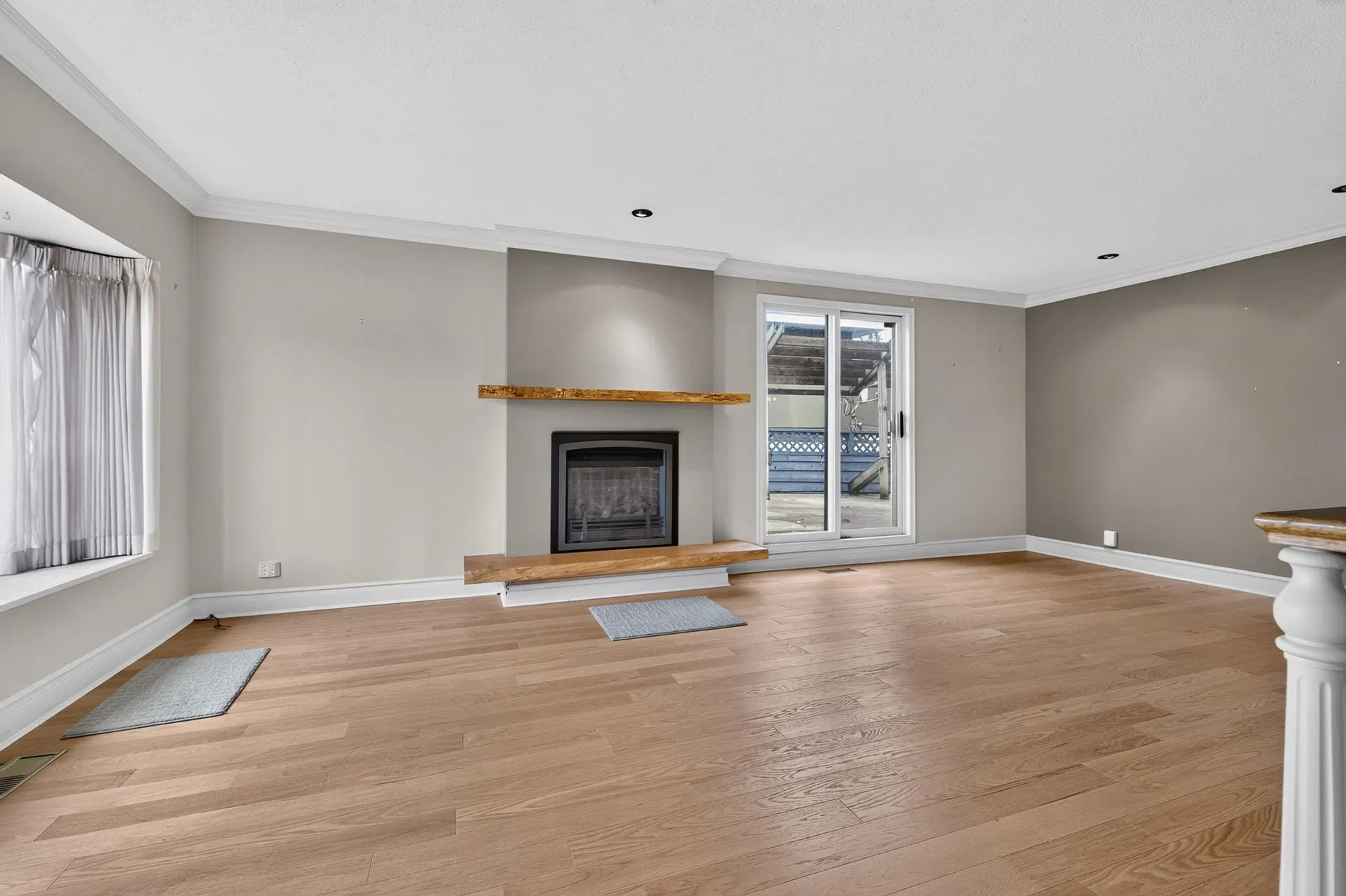 Photo 3 of 39 at 6338 Waltham Avenue