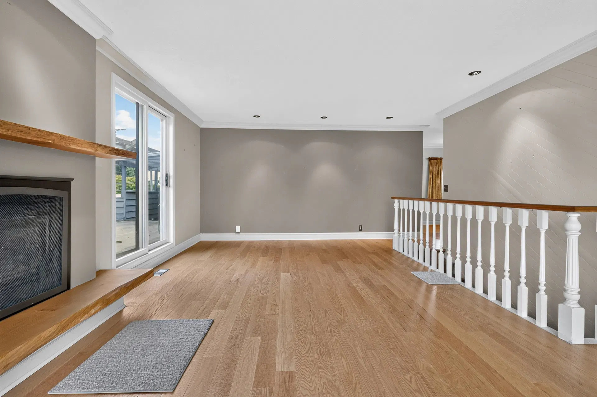 Photo 4 of 39 at 6338 Waltham Avenue