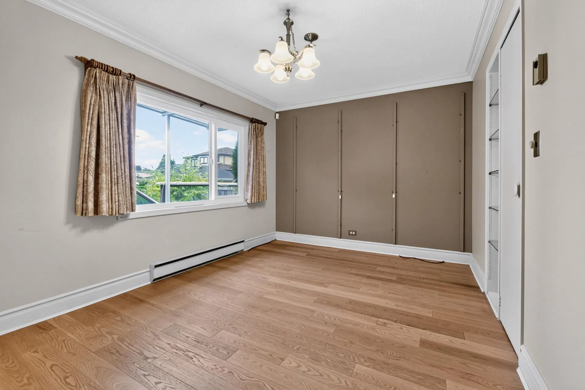 Photo 5 of 39 at 6338 Waltham Avenue