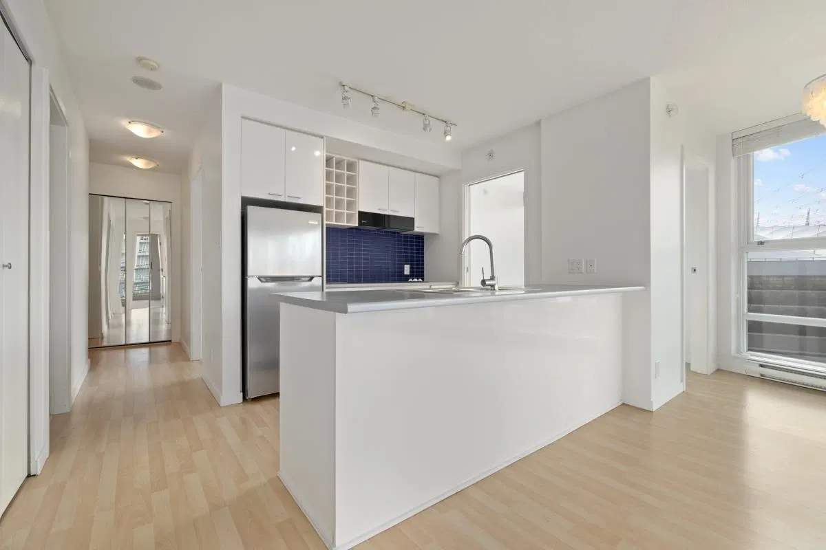 Photo 4 of 23 at #1503 – 111 W Georgia Street